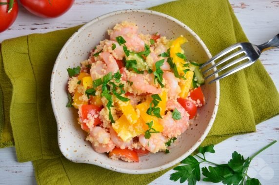 Овощной салат с креветками и кускусом – фото приготовления рецепта, шаг 5