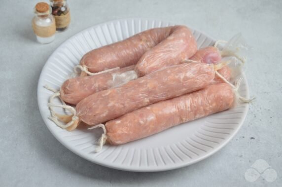 Домашние куриные колбаски с беконом – фото приготовления рецепта, шаг 3
