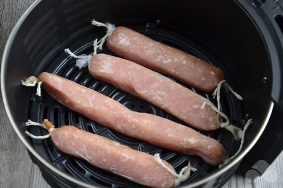 Домашние куриные колбаски с беконом – фото приготовления рецепта, шаг 4