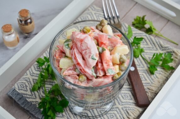 Картофельный салат с помидорами и колбасой – фото приготовления рецепта, шаг 5