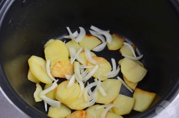 Омлет с картофелем в мультиварке – фото приготовления рецепта, шаг 4