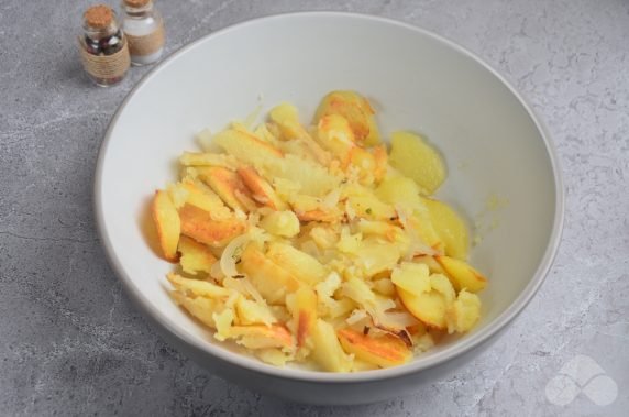 Омлет с картофелем в мультиварке – фото приготовления рецепта, шаг 5