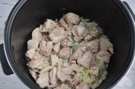 Тушеная курица в мультиварке – простой и вкусный рецепт с фото (пошагово)