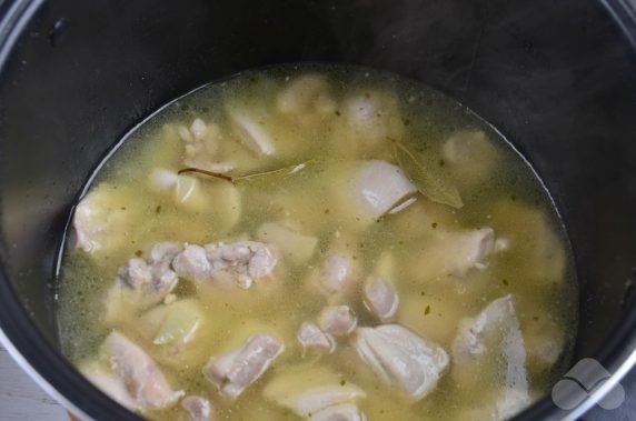 Тушеная курица в мультиварке – фото приготовления рецепта, шаг 5