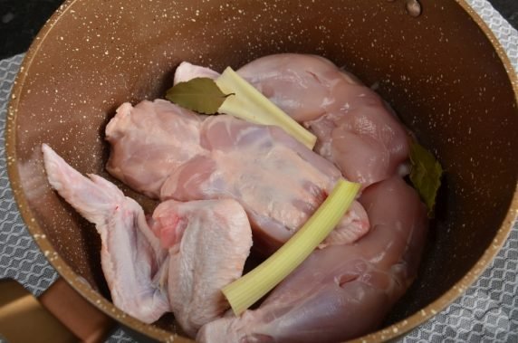 Борщ на курице с фасолью – фото приготовления рецепта, шаг 1