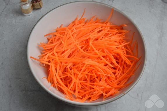 Острая морковь по-корейски – фото приготовления рецепта, шаг 1