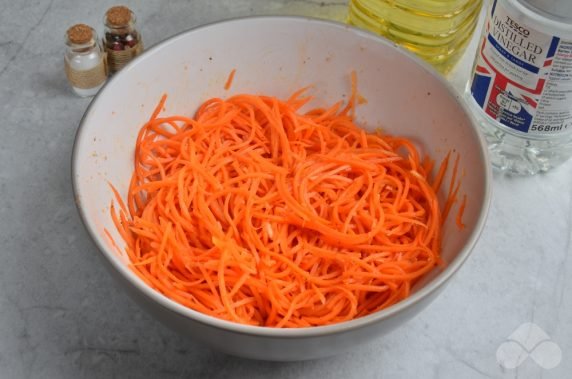 Острая морковь по-корейски – фото приготовления рецепта, шаг 4