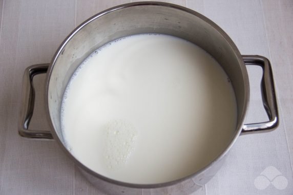 Молочный суп с шампиньонами и плавленым сыром – фото приготовления рецепта, шаг 5