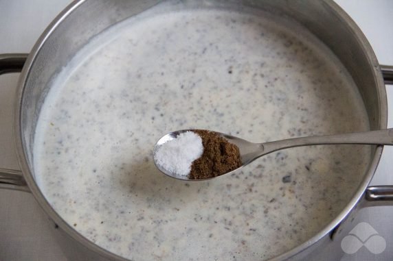 Молочный суп с шампиньонами и плавленым сыром – фото приготовления рецепта, шаг 8