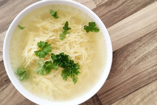 Как сварить идеальный куриный бульон и 4 супа на его основе