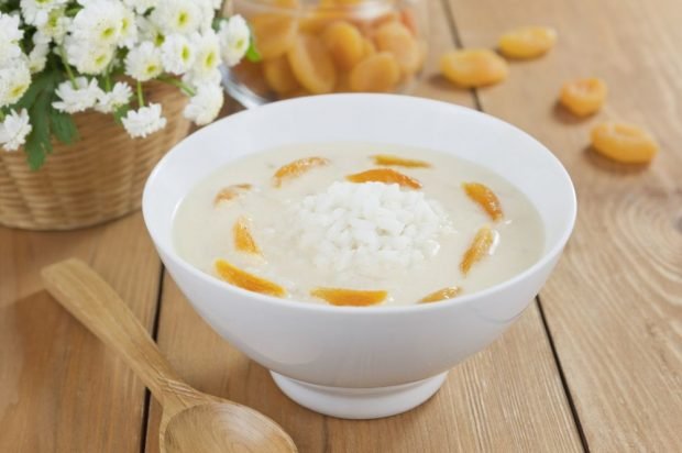 Молочный суп с рисом и курагой