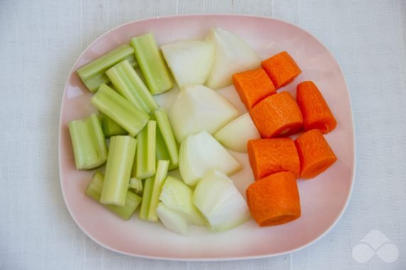 Овощной бульон с морковью и зеленью – фото приготовления рецепта, шаг 1