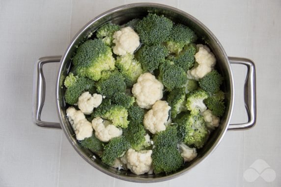 Овощной салат с брокколи и цветной капустой – фото приготовления рецепта, шаг 3