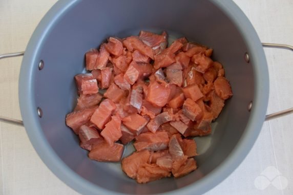Финская уха с плавленым сыром – фото приготовления рецепта, шаг 1