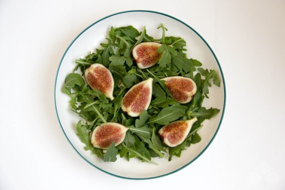 Салат с инжиром и фетой – фото приготовления рецепта, шаг 2