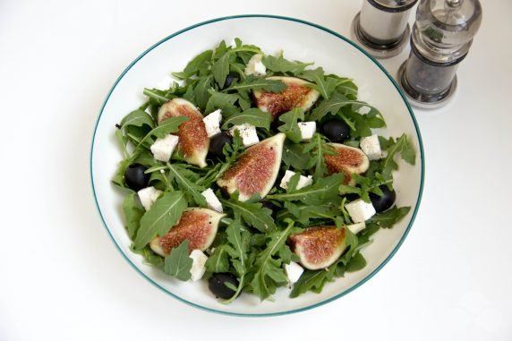 Салат с инжиром и фетой – фото приготовления рецепта, шаг 4