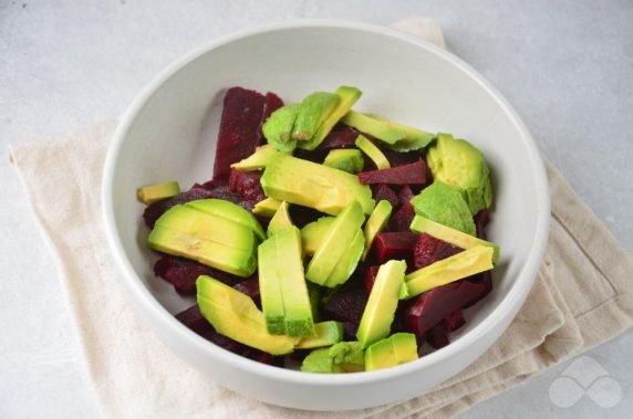 Салат со свеклой и авокадо – фото приготовления рецепта, шаг 2