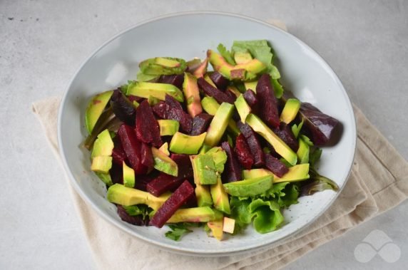 Салат со свеклой и авокадо – фото приготовления рецепта, шаг 3