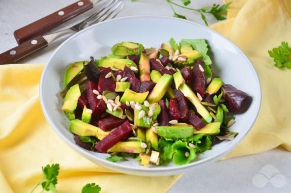 Салат со свеклой и авокадо – фото приготовления рецепта, шаг 4