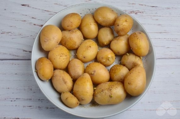 Молодой картофель по-деревенски – фото приготовления рецепта, шаг 2