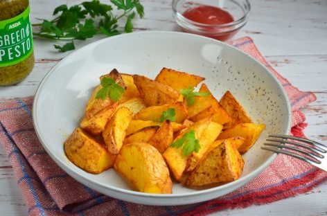 Картофель по-деревенски со специями и луковым порошком