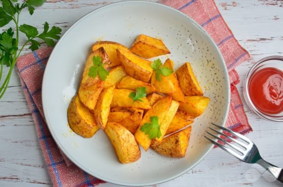 Картофель по-деревенски со специями и луковым порошком – фото приготовления рецепта, шаг 6