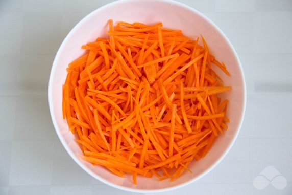 Пряный морковный салат на зиму – фото приготовления рецепта, шаг 1