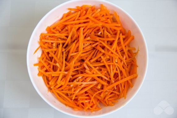 Пряный морковный салат на зиму – фото приготовления рецепта, шаг 3