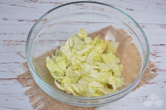 Салат из пекинской капусты и колбасы с майонезом – фото приготовления рецепта, шаг 1