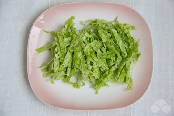 Салат из пекинской капусты, кукурузы и крабовых палочек – фото приготовления рецепта, шаг 1