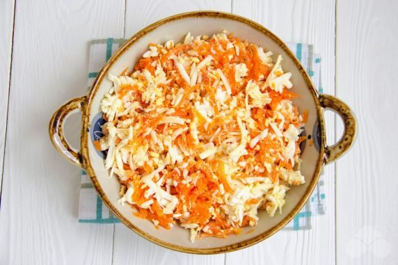 Рулет из лаваша с морковью и яйцами – фото приготовления рецепта, шаг 2