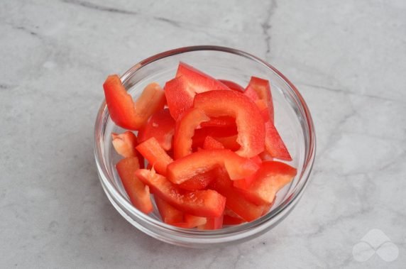 Салат из пекинской капусты с болгарским перцем и морковью – фото приготовления рецепта, шаг 3