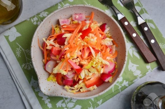 Салат из пекинской капусты с болгарским перцем и морковью – фото приготовления рецепта, шаг 5