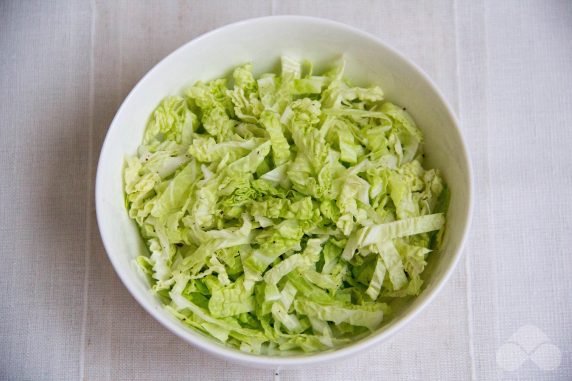 Швидкий салат із пекінської капусти – фото приготування рецепту, крок 3