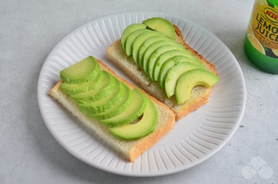 Бутерброды с авокадо и чили – фото приготовления рецепта, шаг 1