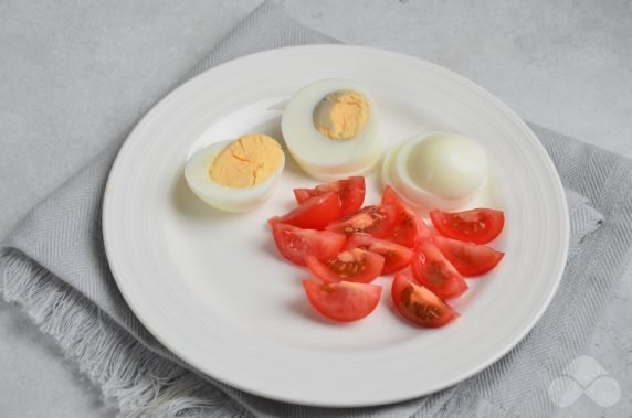 Бутерброды с яйцом и помидорами – фото приготовления рецепта, шаг 1