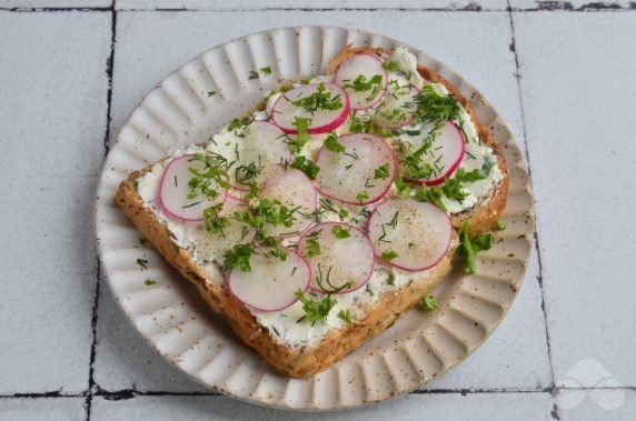 Бутерброды с редисом и зеленью – фото приготовления рецепта, шаг 3