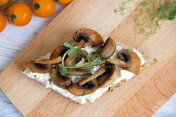 Бутерброды с грибами – фото приготовления рецепта, шаг 4