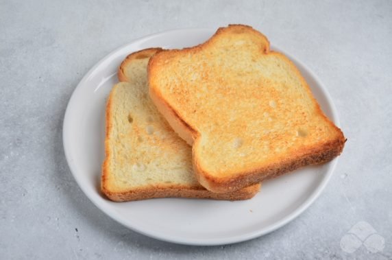 Горячие бутерброды с сосисками и сыром – фото приготовления рецепта, шаг 1