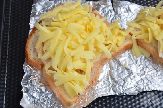 Бутерброды с курицей и ананасом – фото приготовления рецепта, шаг 3