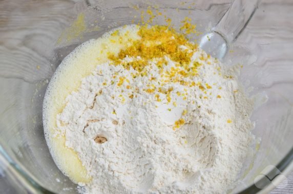 Бисквитное печенье с лимонной цедрой – фото приготовления рецепта, шаг 2