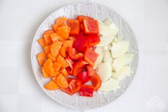 Гуляш из говядины и овощей с подливой – фото приготовления рецепта, шаг 2