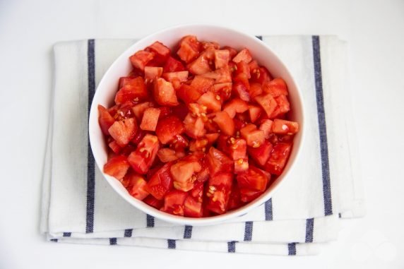 Гуляш из свинины со свежими помидорами – фото приготовления рецепта, шаг 2