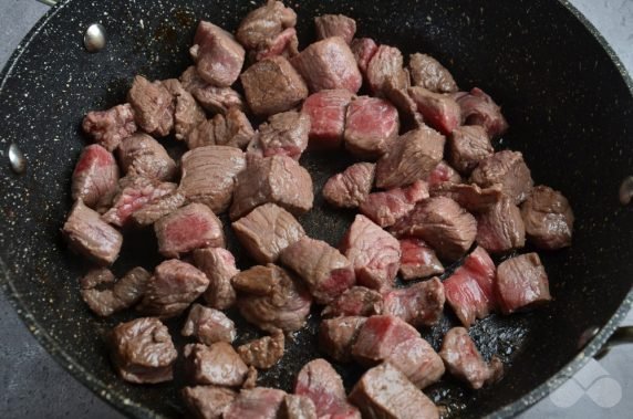 Гуляш из говядины с копченой паприкой – фото приготовления рецепта, шаг 3