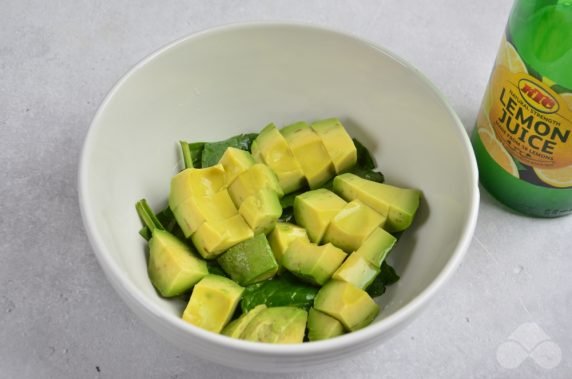 Вегетарианский салат с авокадо и семенами чиа – фото приготовления рецепта, шаг 2