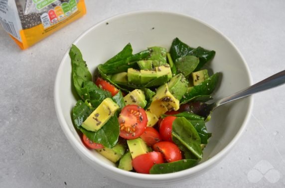 Вегетарианский салат с авокадо и семенами чиа – фото приготовления рецепта, шаг 4