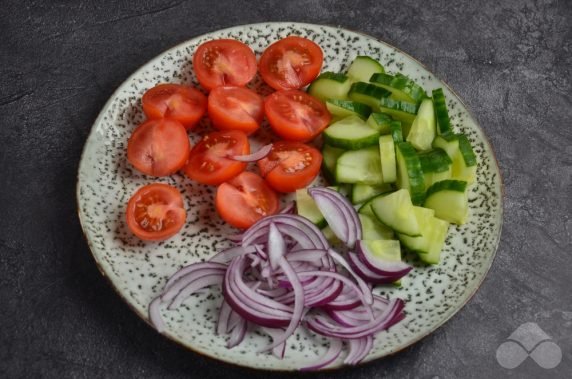 Салат с тунцом и овощами – фото приготовления рецепта, шаг 2