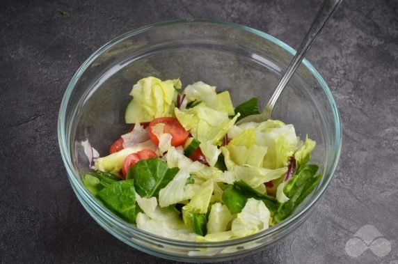 Салат с тунцом и овощами – фото приготовления рецепта, шаг 4