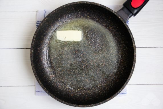Салат из рукколы, карамелизированной груши и горгонзолы – фото приготовления рецепта, шаг 1