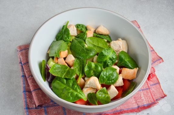 Овощной салат с жареной индейкой – фото приготовления рецепта, шаг 4